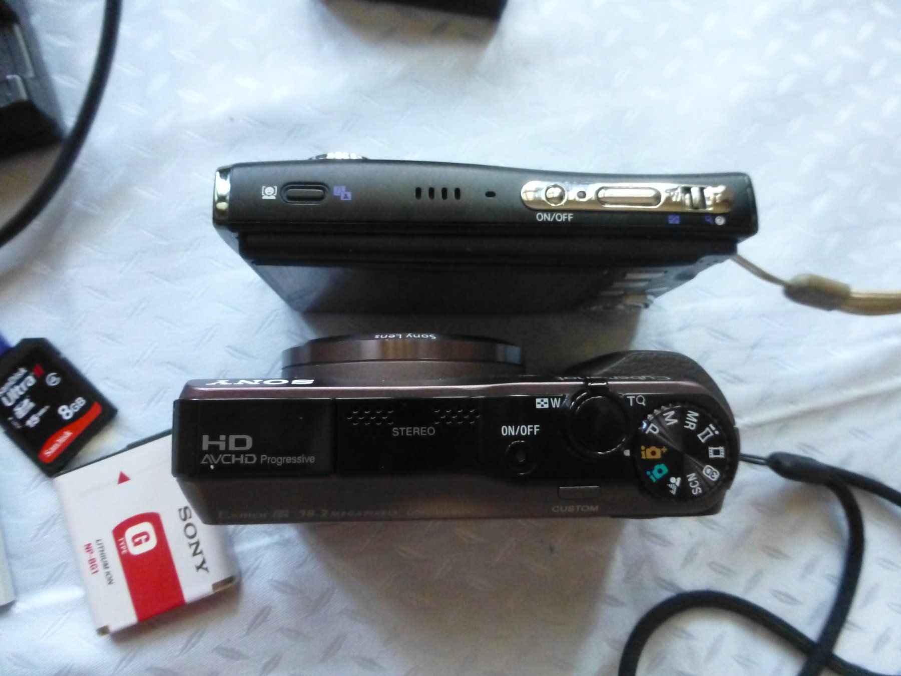 Sony Fotocamera: zwei Digitalkameras von Nikon & Sony – Usato da Würenlingen venduto da drago56 2