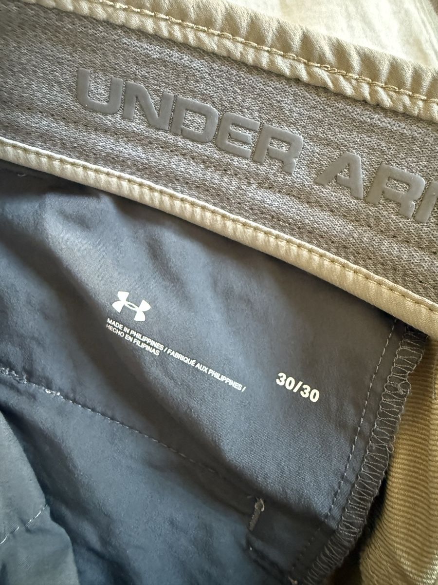 Under Armour Pantaloni: Under Armour golf pants size 30/30 black – Usato da Zürich venduto da sunnykickz 1