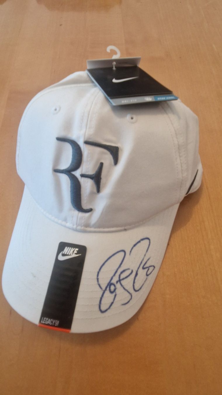 Autografi: Roger Federer Original Autogramm auf RF Nike Cup – Nuovo (secondo la descrizione) da Salmsach venduto da aacs65