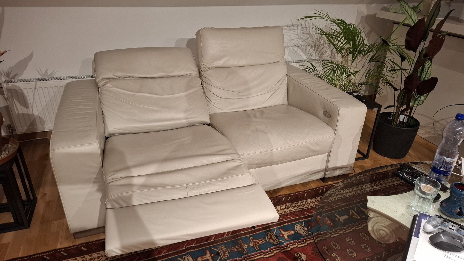 Divani: Modern Cream Leather Recliner Sofa - Great Condition! – Usato da Gränichen venduto da Metiiii 2