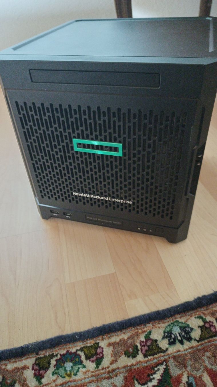 Hewlett Packard Server: HP Micro Server Gen10 – Usato da Stüsslingen venduto da miichii_91