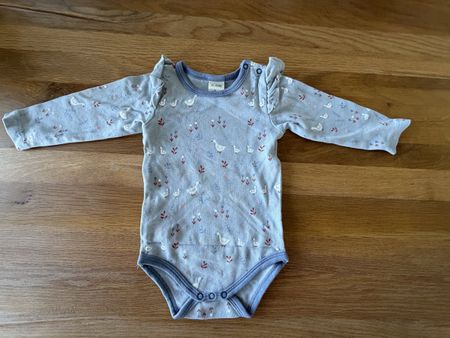 Body langarm Gr. 62/68 mit Entenmuster 