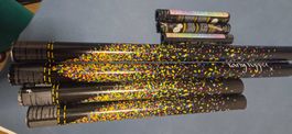 Konfetti Party Popper und Neon Knicklichter