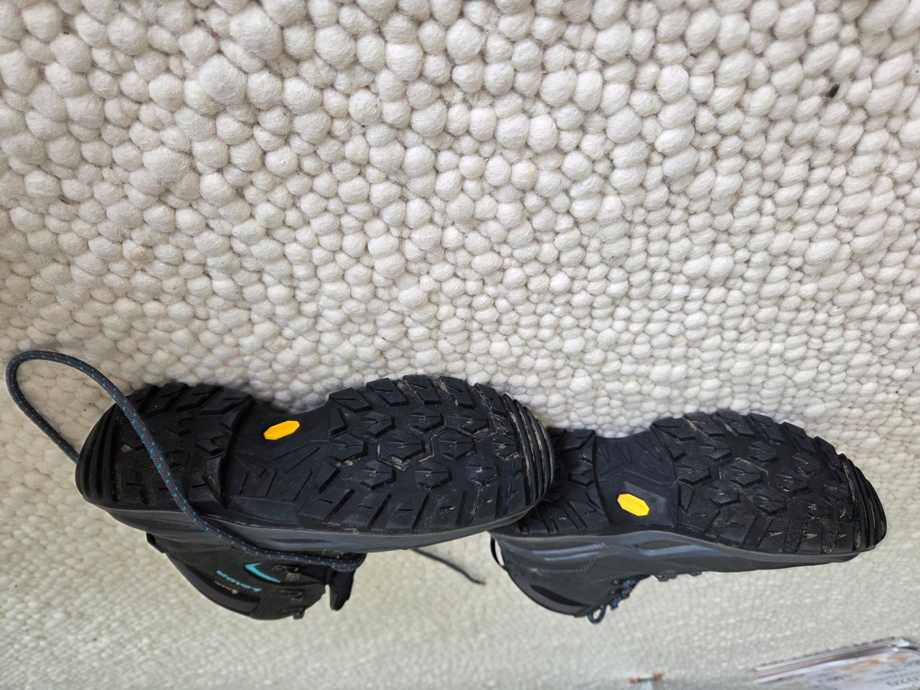 Lowa Scarpe da donna: Wanderschuhe neuwertig – Usato da Birmensdorf ZH venduto da Pommelo 1