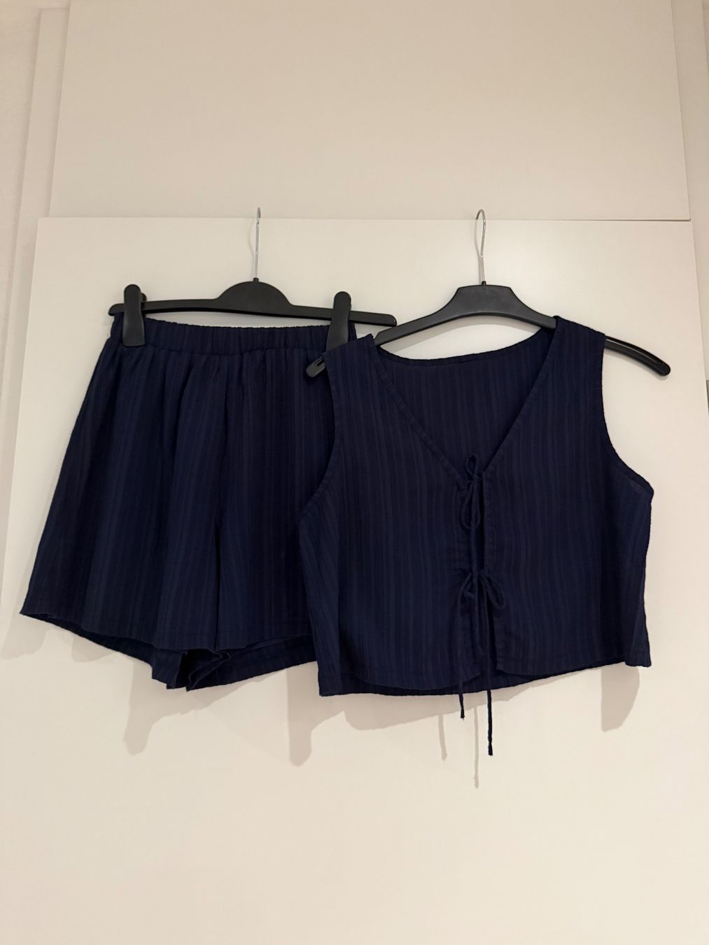 Shein Lotti di vestiti: Ensemble top | short – Nuovo (secondo la descrizione) da La Chaux-de-Fonds venduto da 19_po