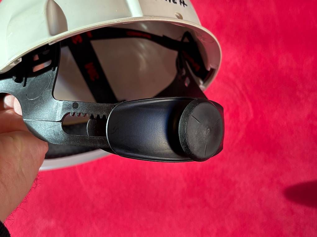 Protezione per viso e udito: Casco cantiere – Usato da Maroggia venduto da Luca_Ferrario 4