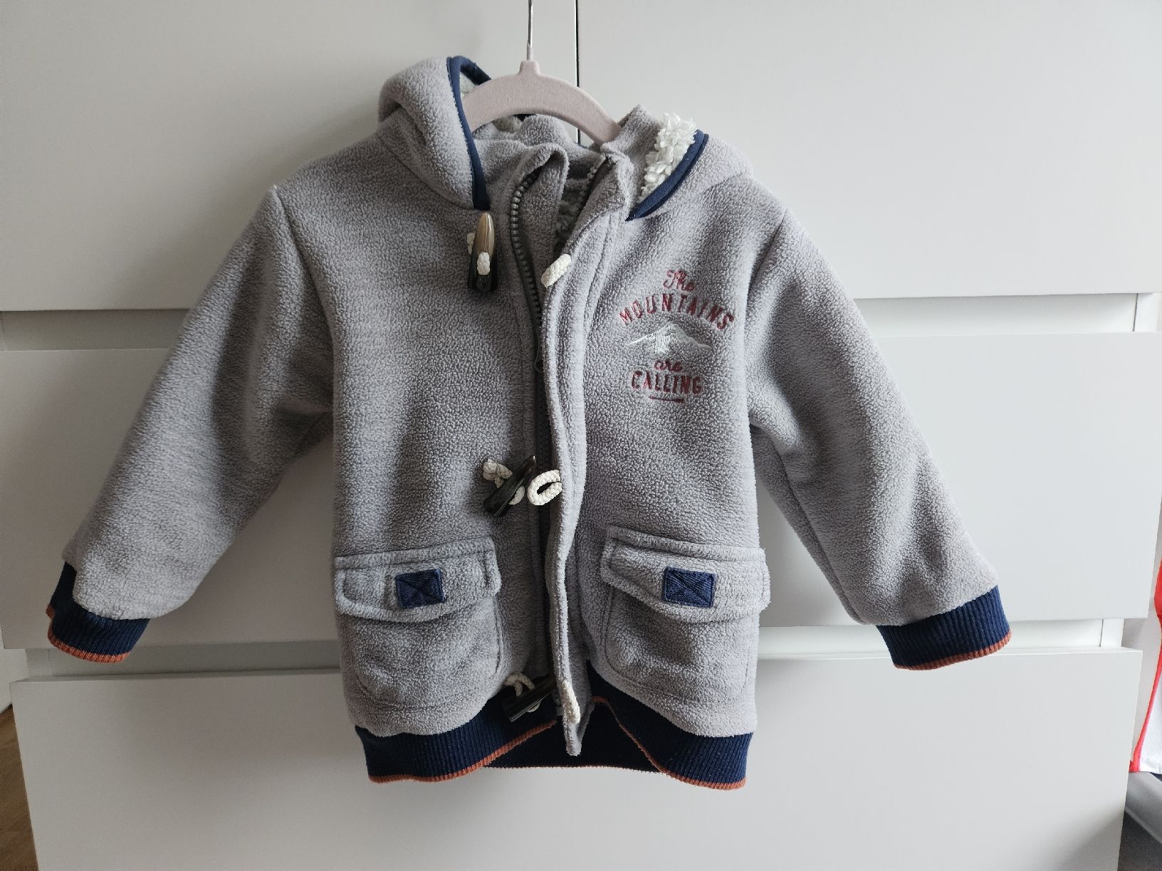 Jacken & Mäntel: Warme, kuschlige Winterjacke, Gr. 80, Grau mit Kapuze – Gebraucht aus Bern von Oloui