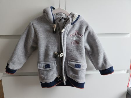 Warme, kuschlige Winterjacke, Gr. 80, Grau mit Kapuze