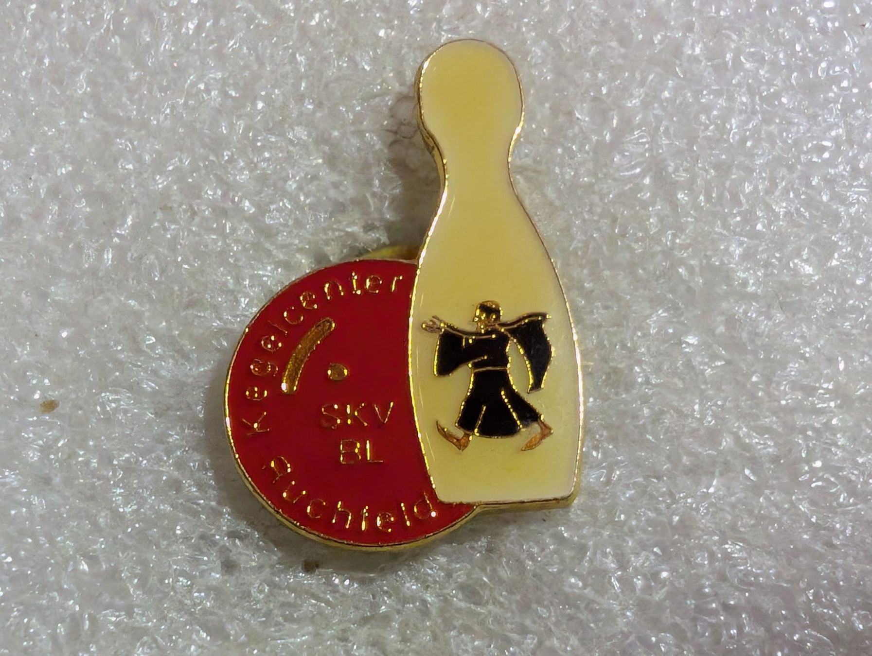 Plaketten & Abzeichen: Ansteckpin 216: – Gebraucht aus Oppligen von Pin-Fall-Shop
