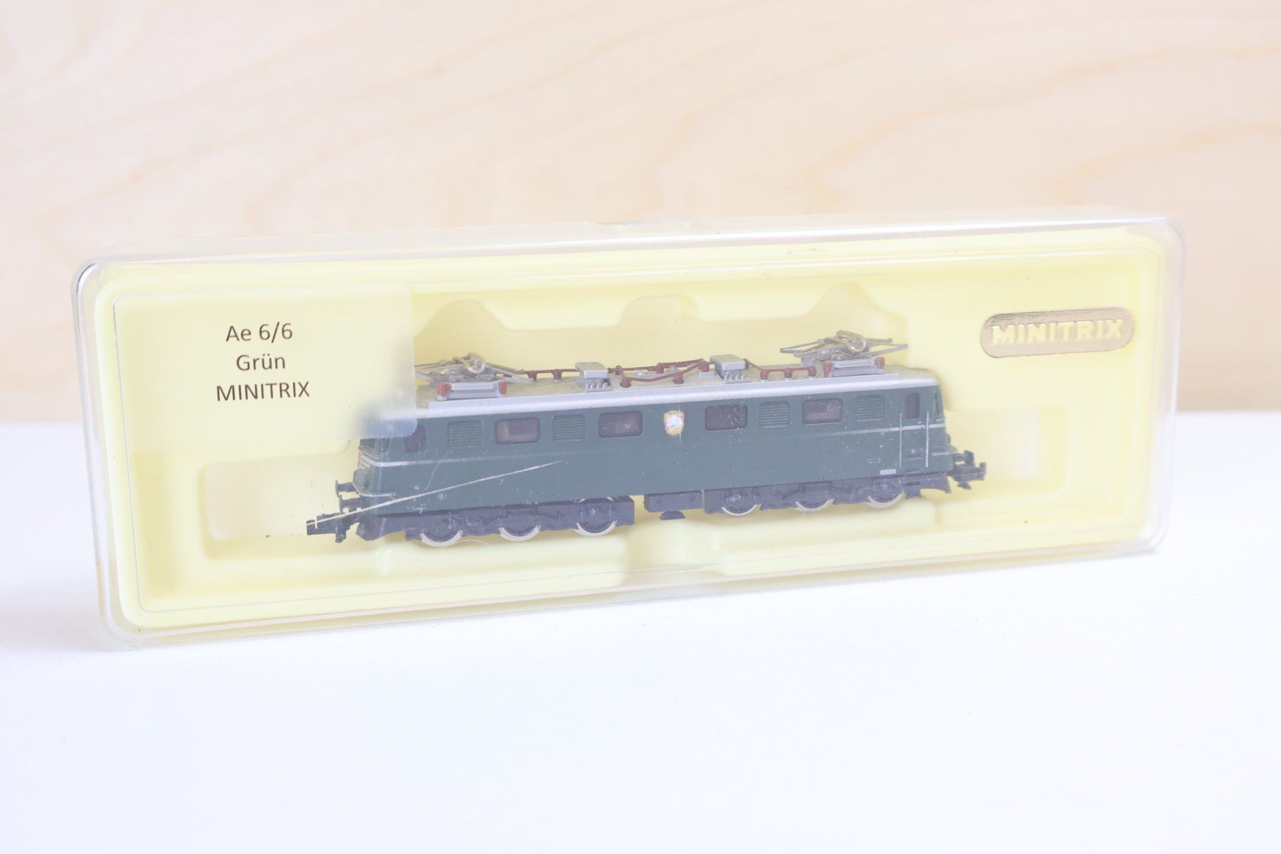 Trix Modelleisenbahnen: Minitrix SBB Ae 6/6 E-Lok Digital - Grün – Gebraucht aus Winterthur von Monstera 7