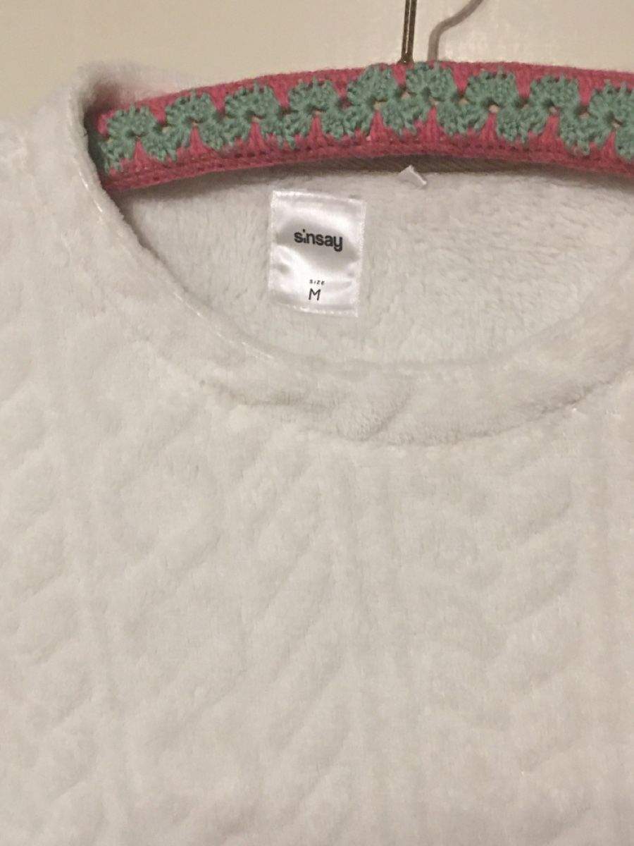 Maglioni & Felpe: Pullover weiss Strickmuster Grösse M guter Zustand – Usato da Bärschwil venduto da Ranron1970 1