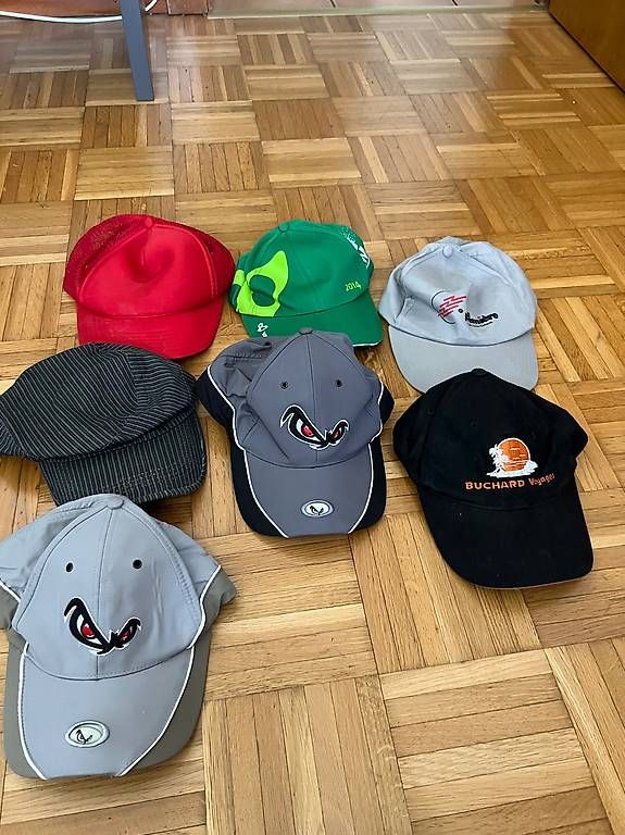 Copricapi, berretti & cappellini: Ensemble de casquettes et chapeaux à donner  – Usato da Leytron venduto da her_vm77