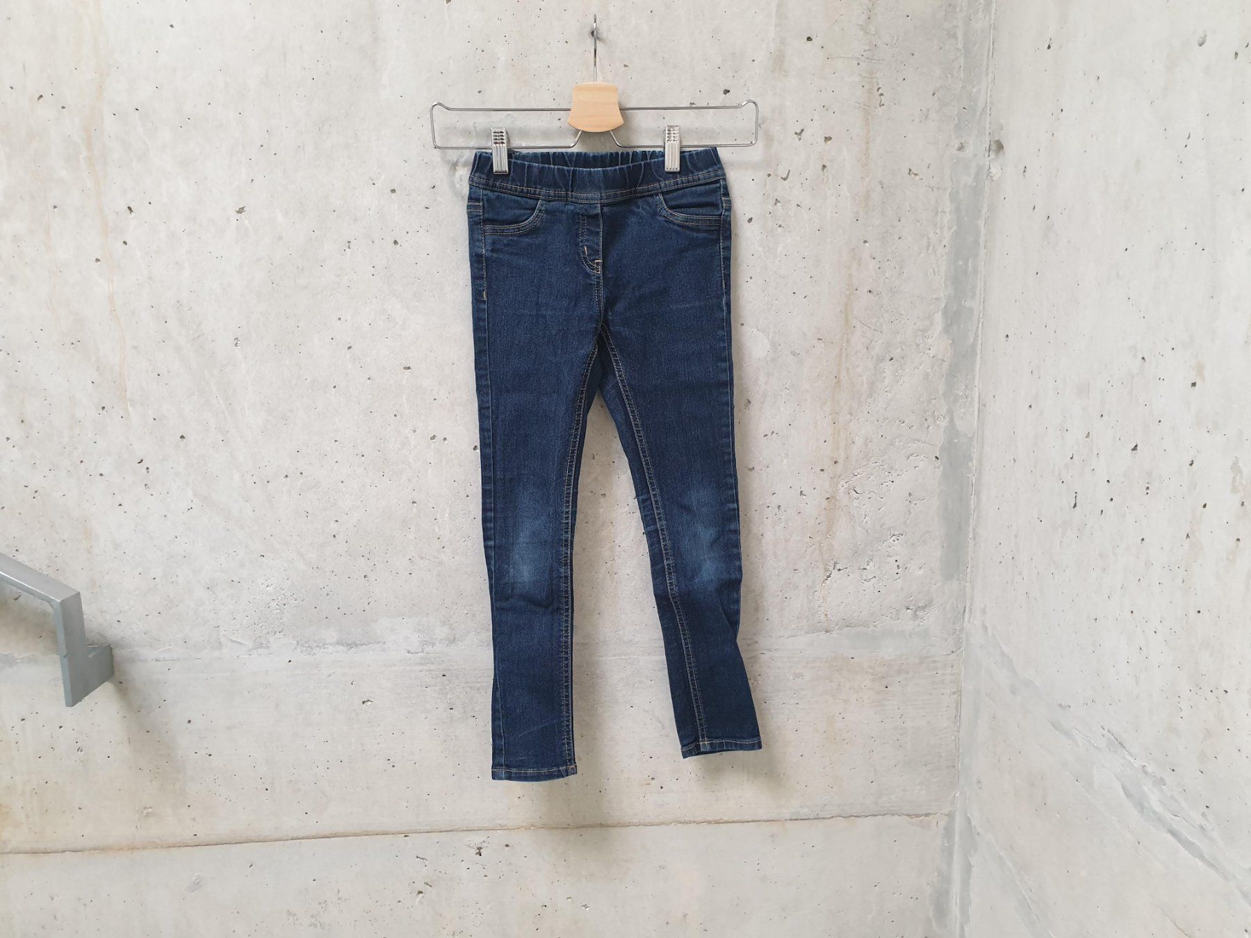 C&A Calze & Collant: Jegging C&A, bleu denim foncé, basic, fille, taille 128 – Usato da Fribourg venduto da fripons