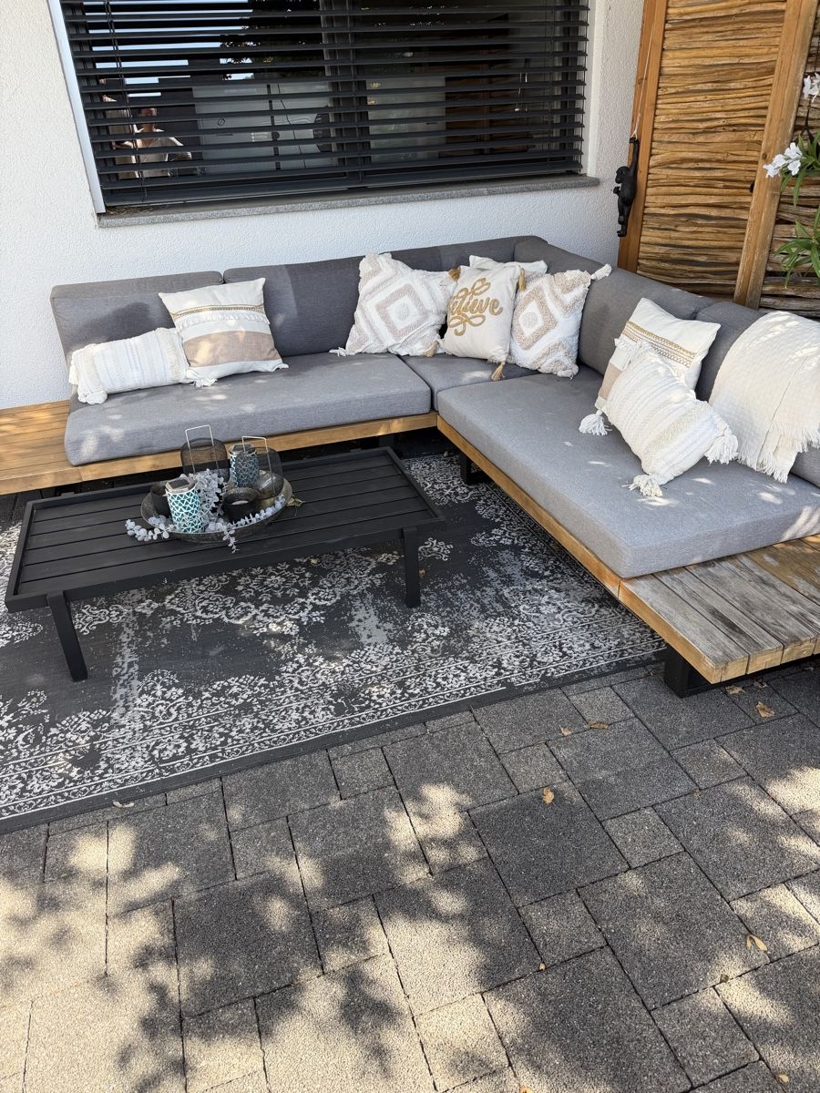 Divani: Gartenlounge mit Couchtisch – Usato da Madetswil venduto da VLZH