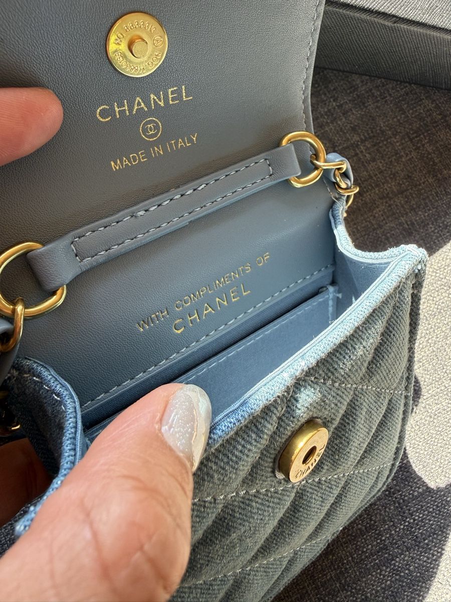 Chanel Borse: Chanel Mini Denim Bag – Nuovo e nell'imballaggio originale da Luzern venduto da sas_r89l 2