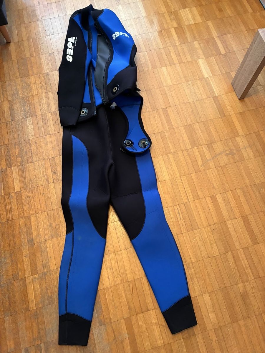 Tauchanzüge: Combinaison de plongée complète – Gebraucht aus etagnières von isoz01