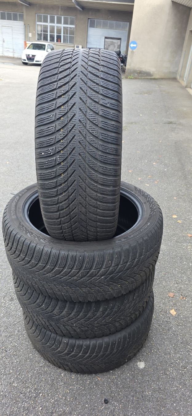 Nokian Pneus & Roues: Winterpneu 255/45/R20 M+S – D'occasion à herzogenbuchsee par jamma01