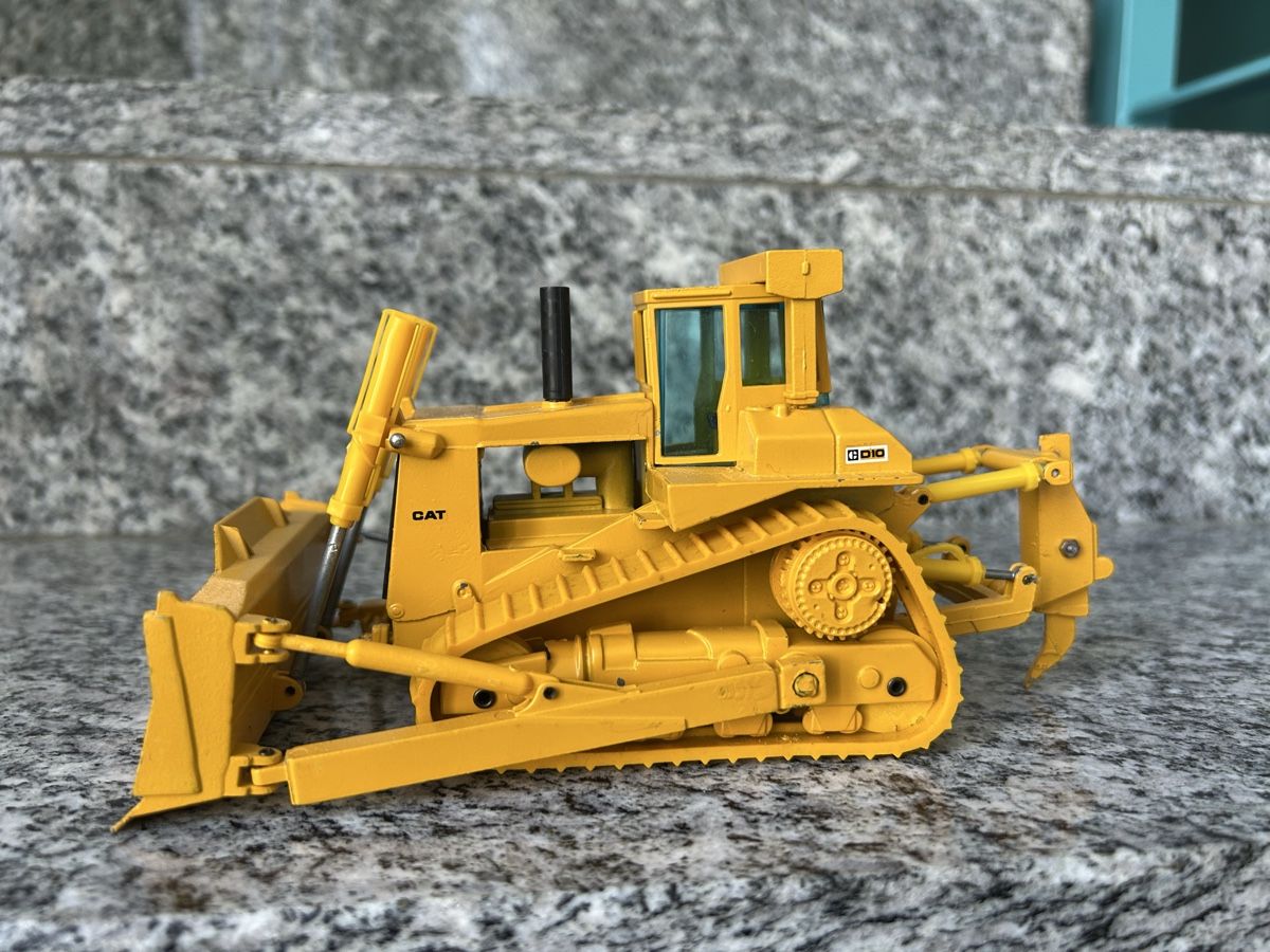 Conrad Kit di modellismo & Modellini statici: Caterpillar D10 , 1:50 , Conrad – Usato da Horw venduto da Tigercat635 3