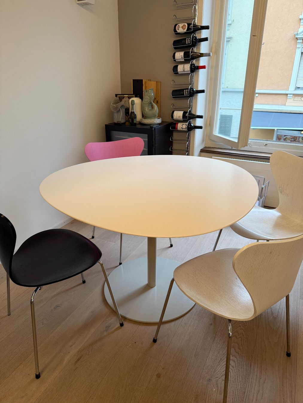 Fritz Hansen Tables: Fritz Hansen Voss Tisch weiss 115x113x71cm – D'occasion à Zürich par lea_9s5y 1