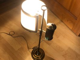 lampe antique d'origine abat jour agé à réparer ou supprimer