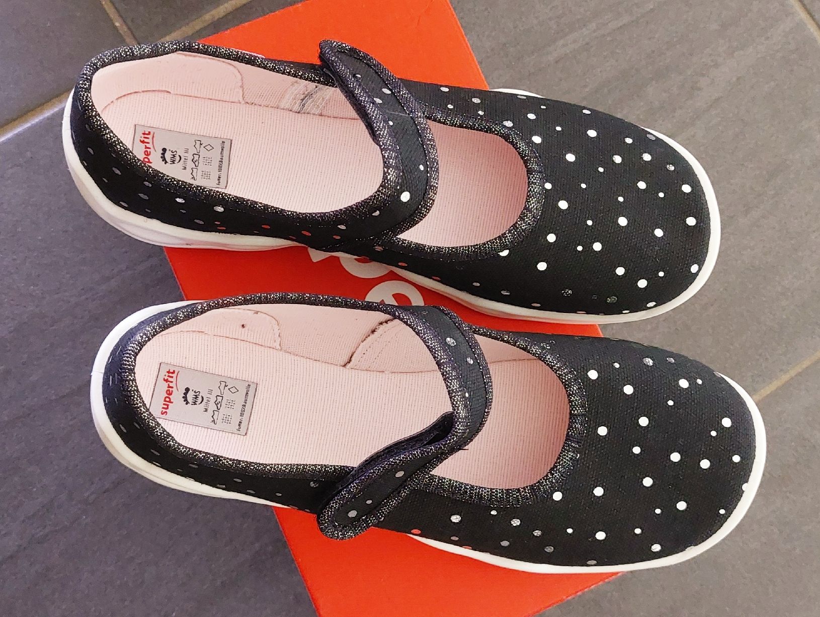 Superfit Scarpe per ragazzi: Kinder Finken/Hausschuhe, Superfit, Gr. 35 - NEU – Nuovo e nell'imballaggio originale da Meiringen venduto da zat_v9tn
