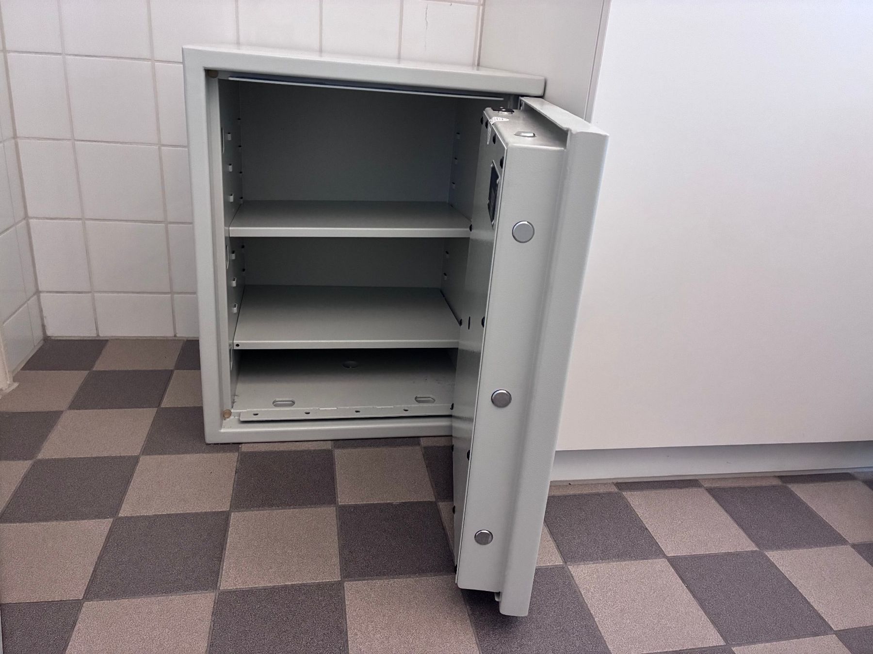 Casseforti: Tresor / Safe – Usato da Basel venduto da ziz_try7 1