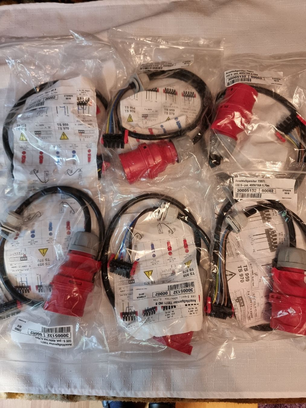 Alimentazione elettrica: Anschlussgarnitur Stecker Neu – Nuovo (secondo la descrizione) da Helgisried venduto da zuegli.24