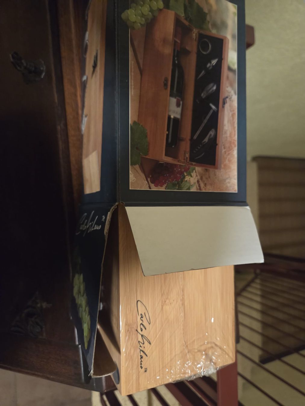 Portagioie: Coffret à vin en bois avec accessoires - Idée cadeau! – Nuovo e nell'imballaggio originale da Penthalaz venduto da yve_wsq8 2