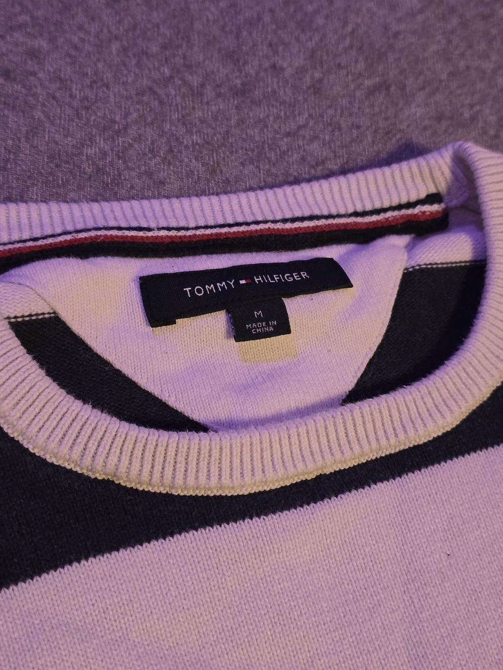 Tommy Hilfiger Pulls & Sweat-shirts: Pullover Tommy Hilfiger gestreift Grösse M – D'occasion à Grenchen par Lord_TL 1