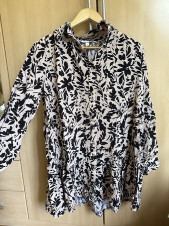 H&M Lightweight and Stylish Dress