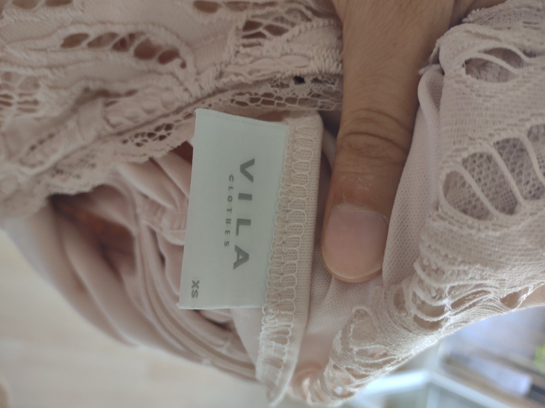 Robes: Robe VILA CLOTHES dentelle rose taille S – D'occasion à Gasel par any_zyw8 2