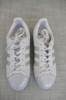 adidas Freizeit-Sportschuh mit silber Verzierung