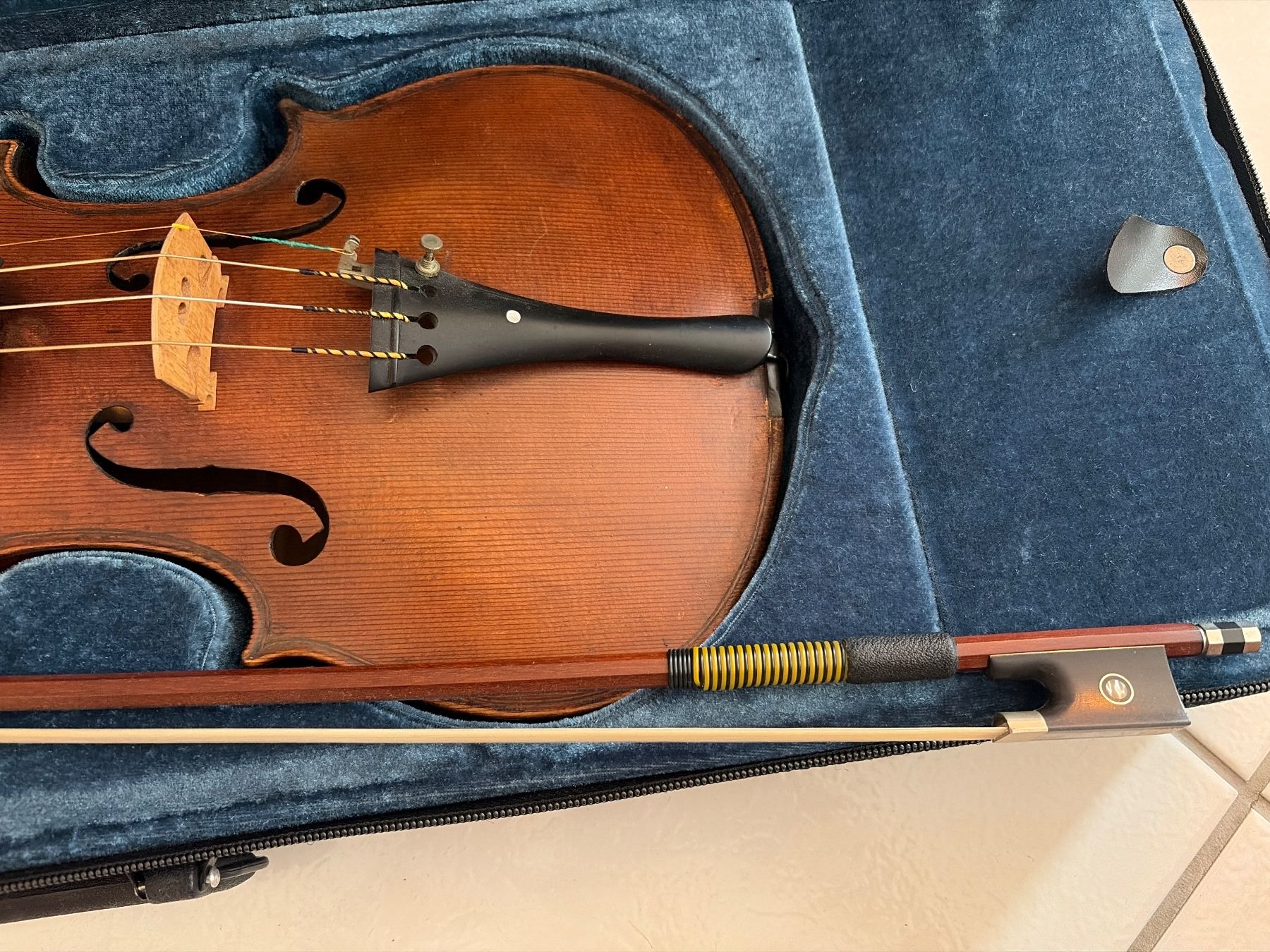 Instruments de musique: alte Geige mit Löwenkopf – D'occasion à Zürich par fabsito 3