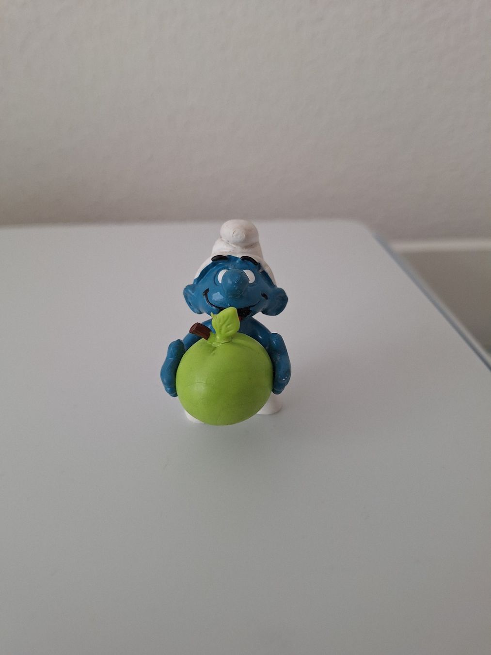 Schleich Figuren: Schlumpf mit Apfel – Neu (gemäss Beschreibung) aus Rothrist von Stranglehold