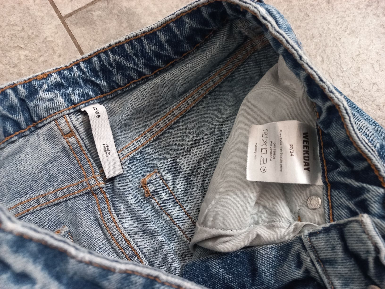 Weekday Jeans: Jeans von Weekday Gr. 27/34 – Gebraucht aus Oberuzwil von venditum. 2