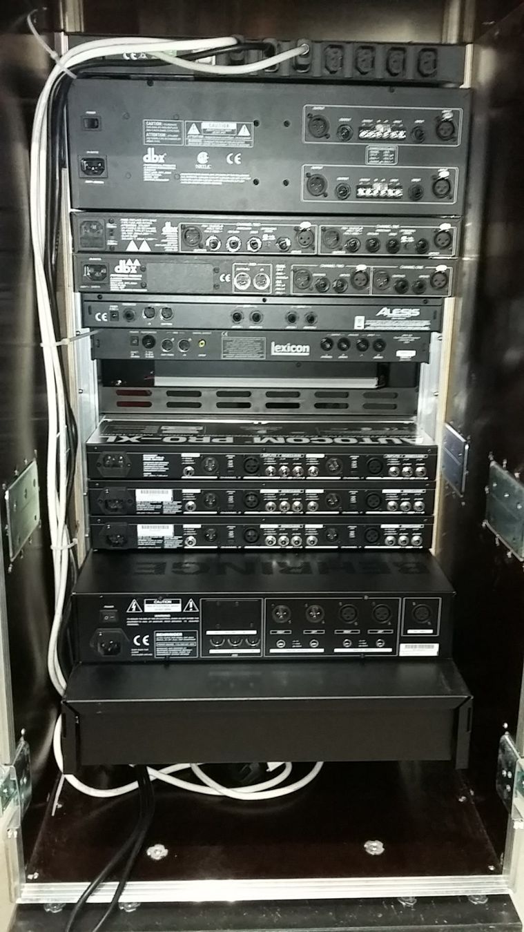 Alesis Console di mixaggio: Effekt-Rack Flightcase dbx Alesis Lexicon Behringer und MuCo – Usato da Watt venduto da Gubrist 2