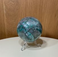 Wunderschöner Chrysokolla Quarz Kugel mit Ständer aus Peru