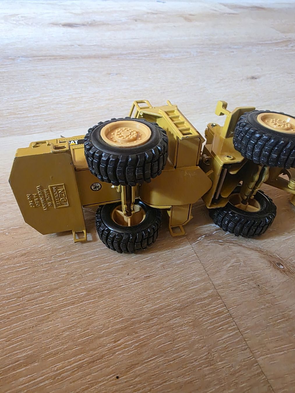 Caterpillar Kit di modellismo & Modellini statici: Caterpillar Radlader 1/50 – Usato da Mosnang venduto da Fischli730 1