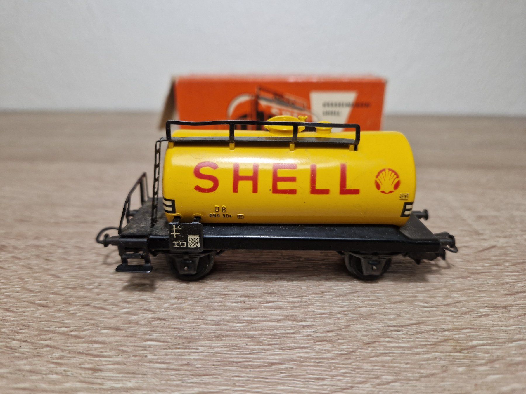 Märklin Modelleisenbahnen: Märklin 4502 Kesselwagen Shell H0 – Gebraucht aus St-Aubin-Sauges von tantome