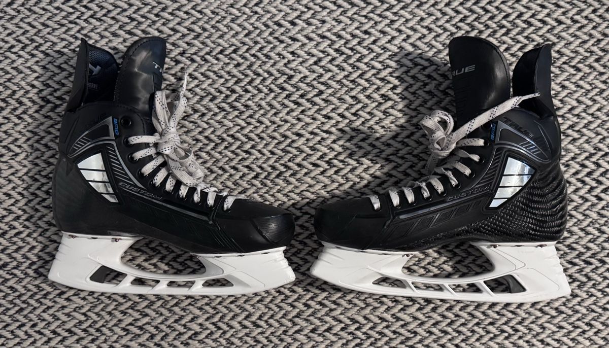 Schlittschuhe: TRUE SVH Custom Schlittschuhe 2022 / Grösse 45 – Gebraucht aus Basel von accidental 2