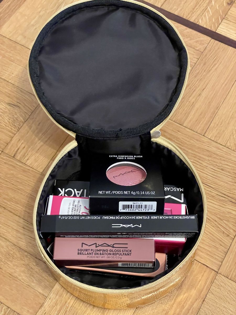 Mac Cosmetics Make-up: MAC Makeup Set with Bag - Brand New! – Neu und originalverpackt aus Genève von jul_2fzv 1