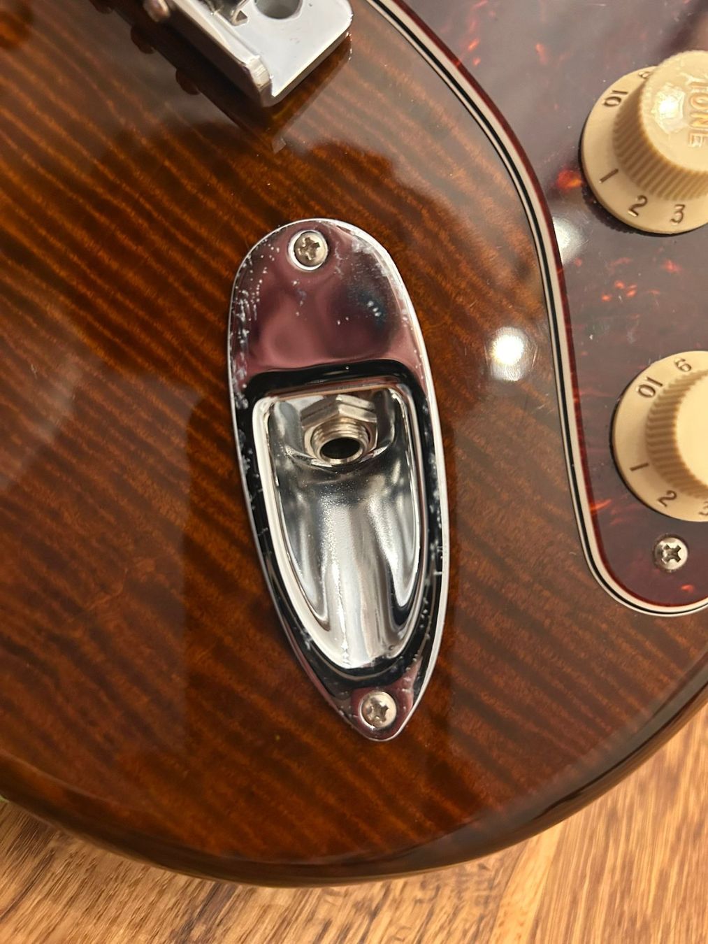 Fender Strumenti musicali: Fender Rarities Flames Maple Top Stratocaster – Nuovo (secondo la descrizione) da Prez-vers-Noréaz venduto da sci_0002 6