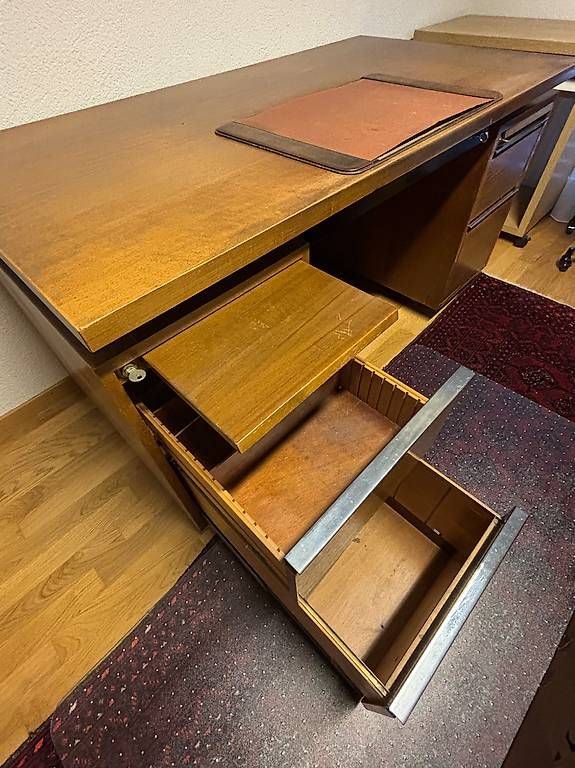 Schreibtische: Schreibtisch mit Hängeregister/Schubladen – Gebraucht aus Jona von Nimbe 1