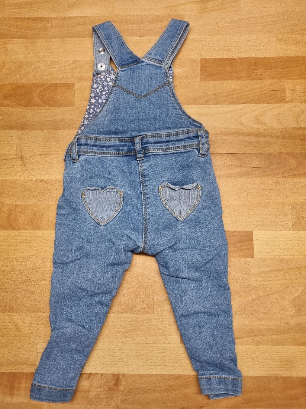 Pantaloni: Jeans Latzhose Mädchen 80 – Usato da Unteriberg venduto da ste_ruh 1