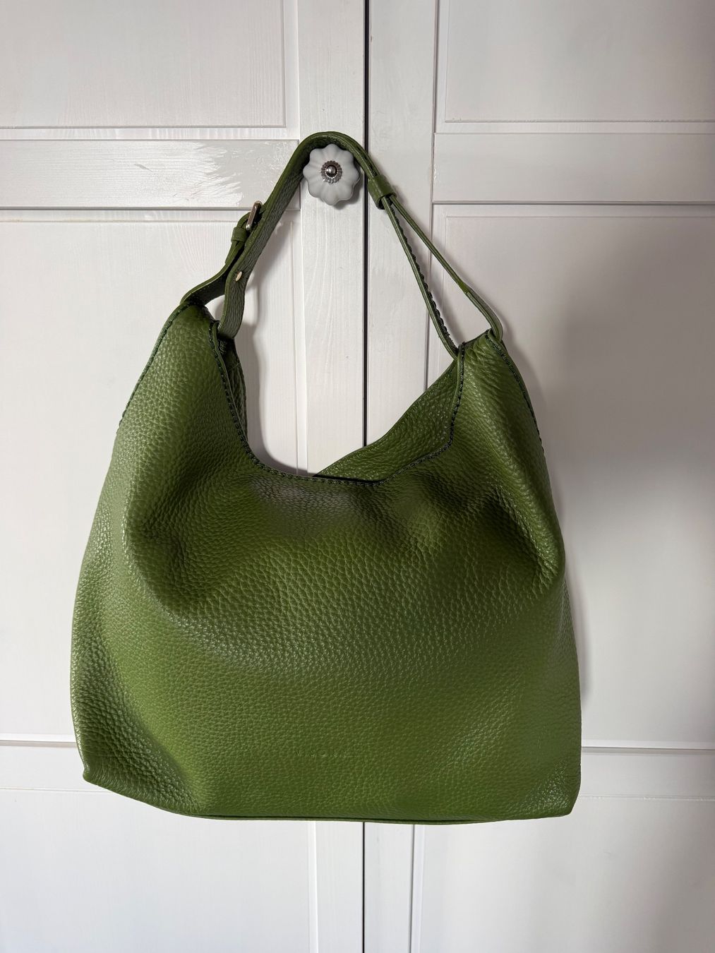 Taschen für Damen: Lederhandtasche neu, olive / grün – Neu (gemäss Beschreibung) aus Horgen von Dorastar