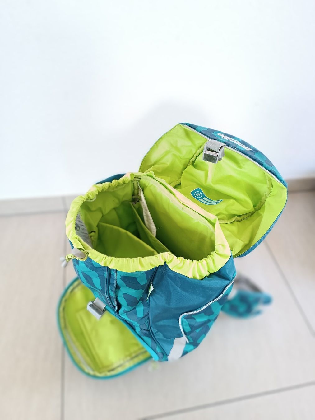 Allestimento di negozi e stand fieristici: Schulrucksack Ergobag "EiszauBär" mit Turnsack – Usato da Bottenwil venduto da ruli2007 4