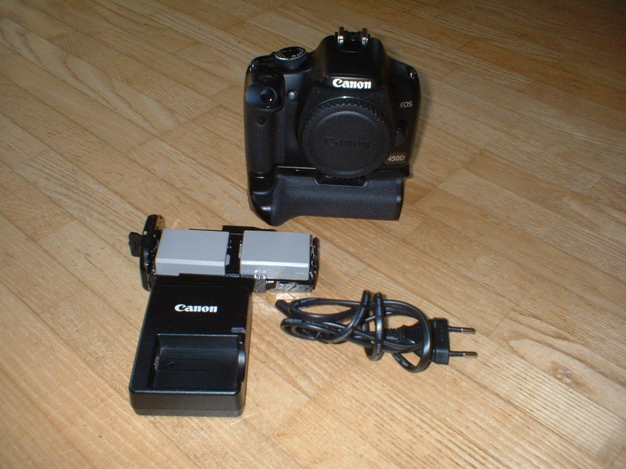 Canon Fotocamera: Canon EOS 450 D Body + Akkugriff – Usato da Brüttisellen venduto da fsi_85x7 2