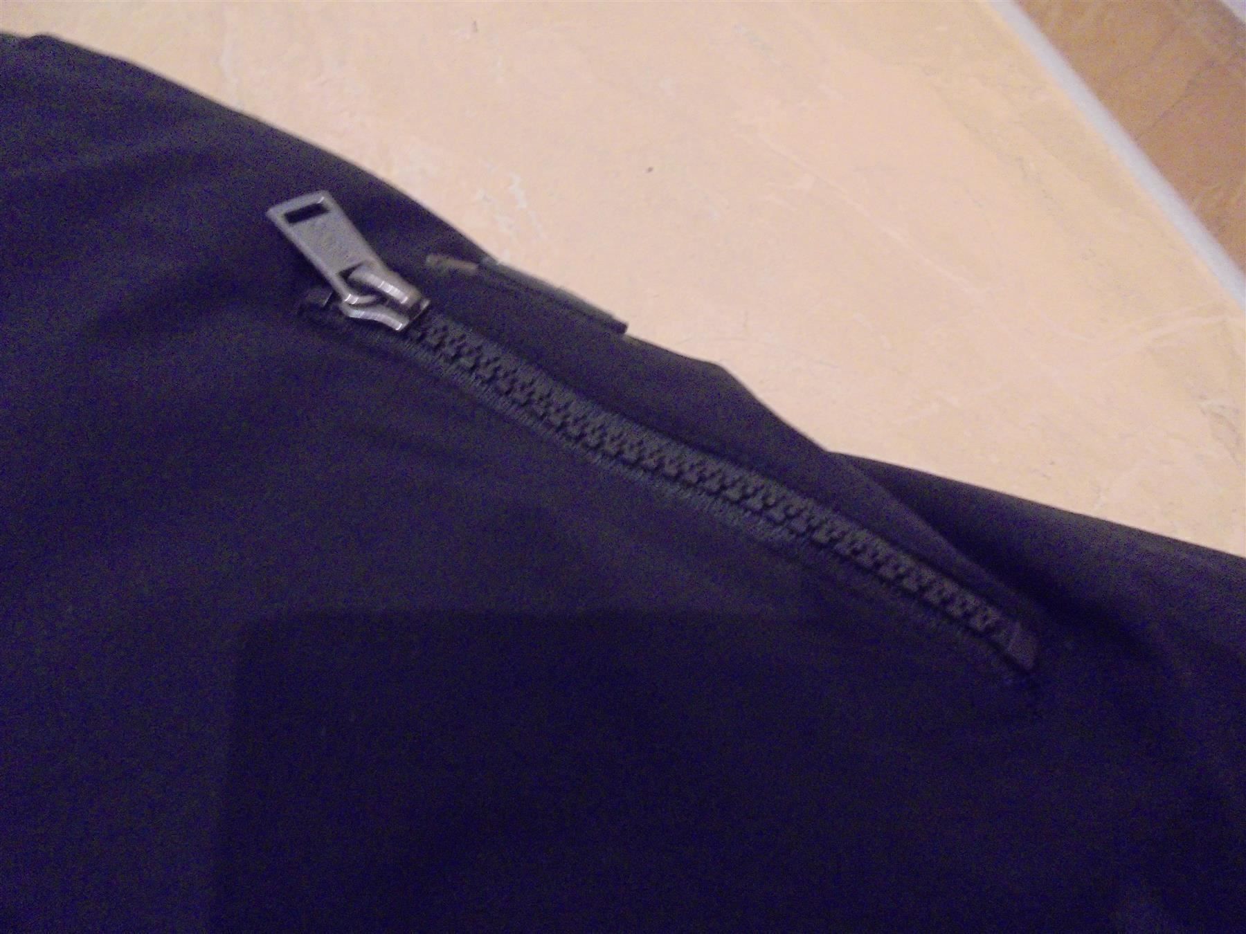 Guess Giacche & Cappotti: Guess coole Winterjacke, 12J 152 – Usato da Klingnau venduto da Markus14 1