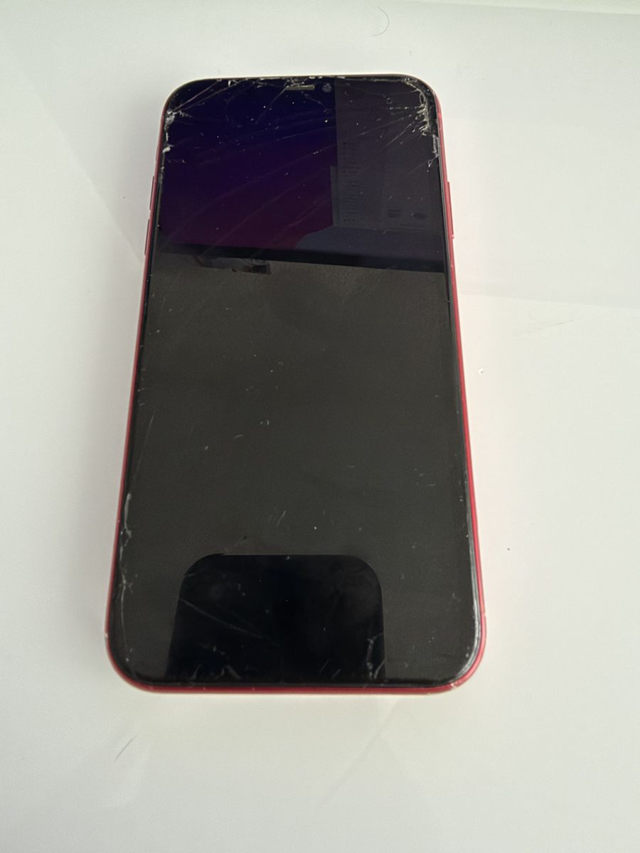Apple Portables: iPhone 11 rouge 64GB  – Défectueux à La Chaux-de-Fonds par Fatal_Cas67 5