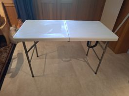 Klapptisch, weiss Metallrohrgestell, faltbar, guter Zustand